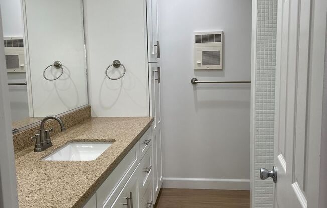 2 beds, 2 baths, $2,825, Unit 212