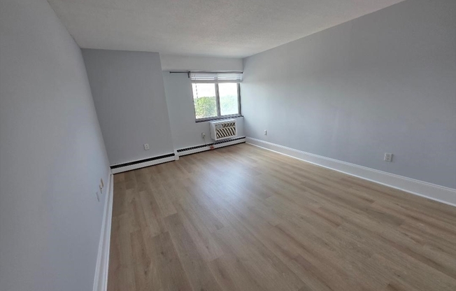 1025 Hancock St