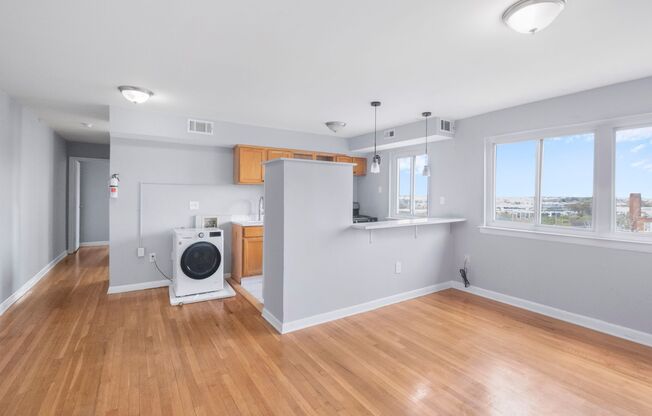 Charming 2 BR/1 BA Condo in Barry Farm!