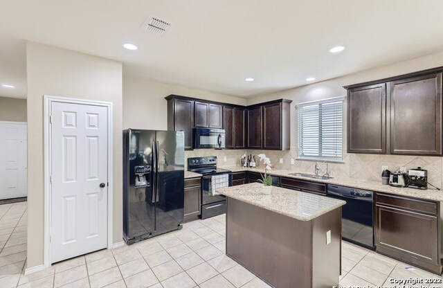 322 WALNUT CRES