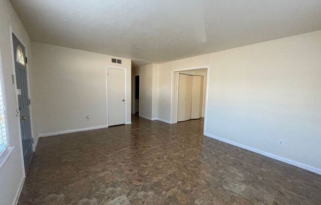 3 beds, 2 baths, $1,250