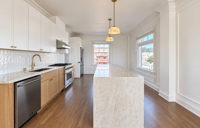 495 32 AVE
