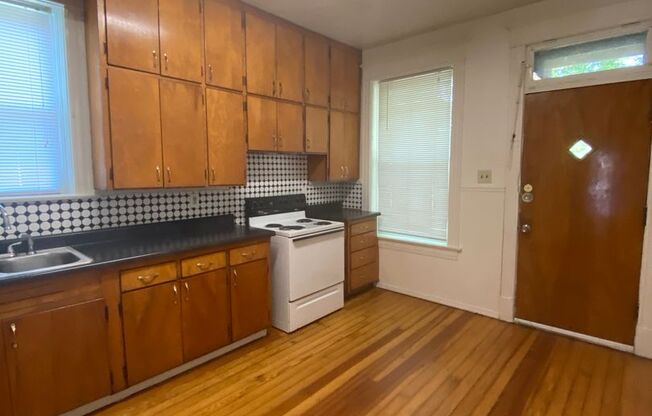 3 beds, 1 bath, 1,286 sqft, $1,395, Unit 529 Eiler St 1F