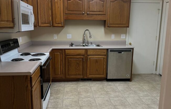 2 beds, 2 baths, $1,400