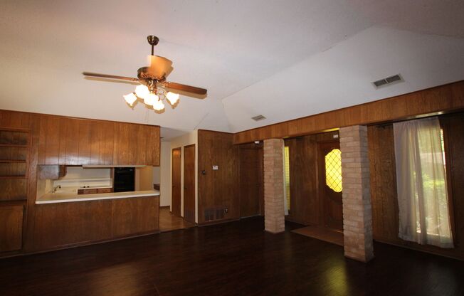 Beautiful 3 bedroom 2 bath home in the heart of Tyler! Tour Today!