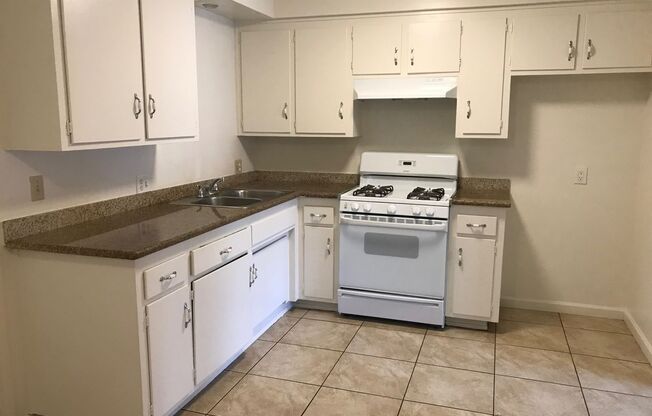 2 beds, 1 bath, 925 sqft, $1,195