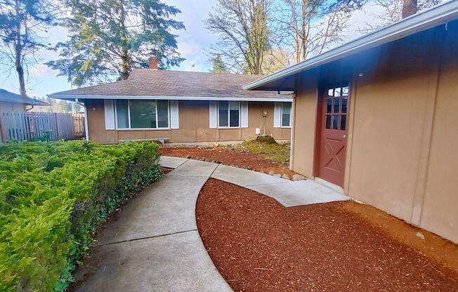 Tastefully Remodeled Pet Friendly 3 Bedroom Home with New Appliances, Carpet, Paint Located In Lake Oswego.