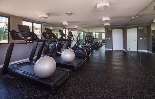 Studio, 1 bath, 565 sqft, $2,200, Unit 503