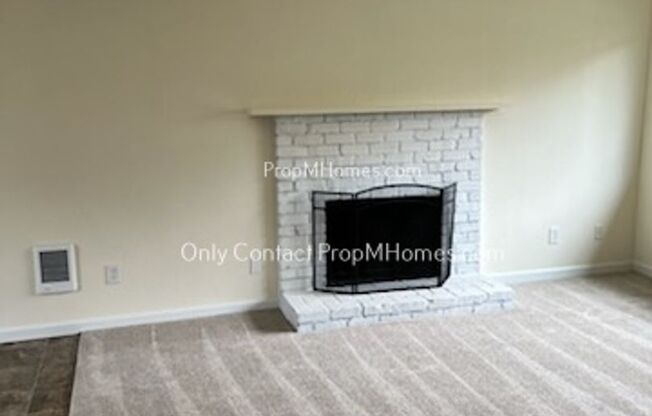 Beautiful Portsmouth Apartment In North Portland! Recently Updated: New Appliances, Paint & Carpet!