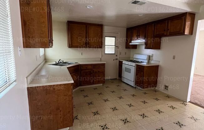 3 beds, 2 baths, 1,144 sqft, $1,650, Unit 3