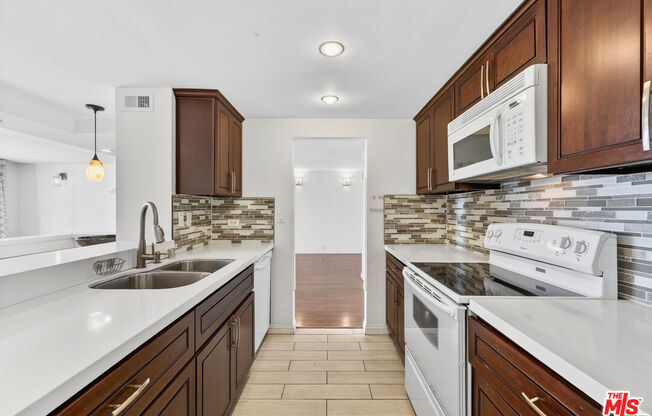 2 beds, 2 baths, 1,352 sqft, $4,895, Unit 1514