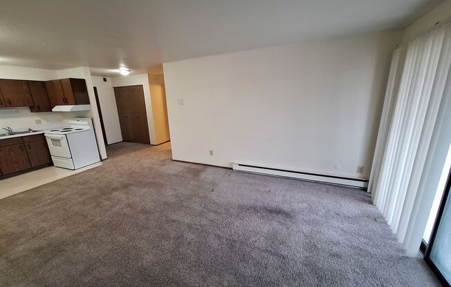 1 bed, 1 bath, 630 sqft, $695, Unit 33