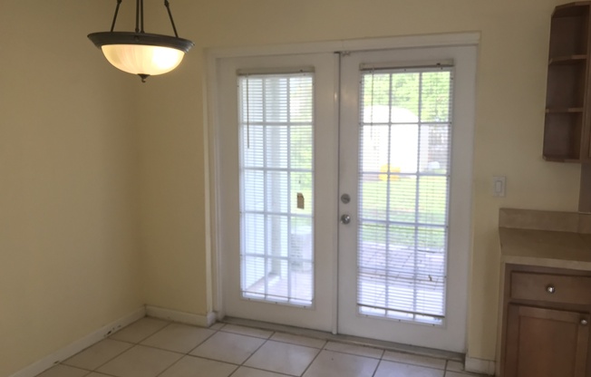 3 beds, 2 baths, $2,500