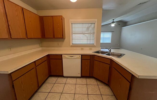 SPACIOUS 3 Bedroom, 2 Bathroom Ekana Point Home at Twin Rivers in OVIEDO!!! Available Now!