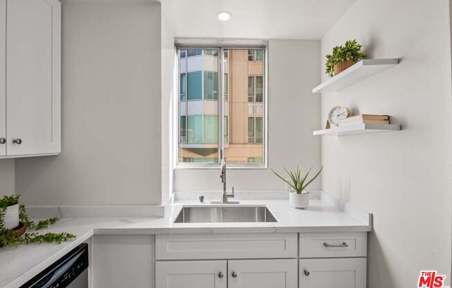 2 beds, 2 baths, 900 sqft, $4,000, Unit 806