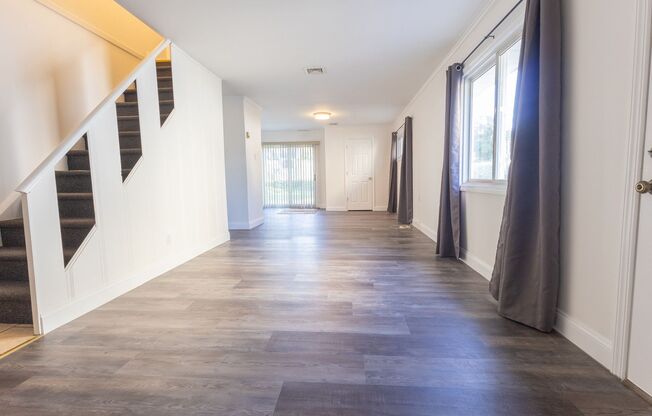 Spacious 2 Bedroom, 1 Bathroom (Full House - Rental)