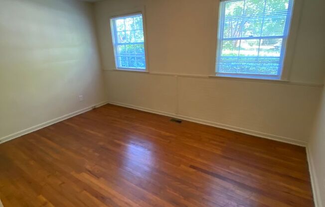 1092 Nichols Drive ~ 2 Bedrom / 1 Bathroom ~ Cameron Village ~ Newly Renovated Kitchen and Bathroom
