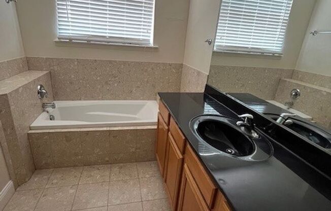 *** 3/2.5  with 1 car garage/ Townhouse Thornton Park***