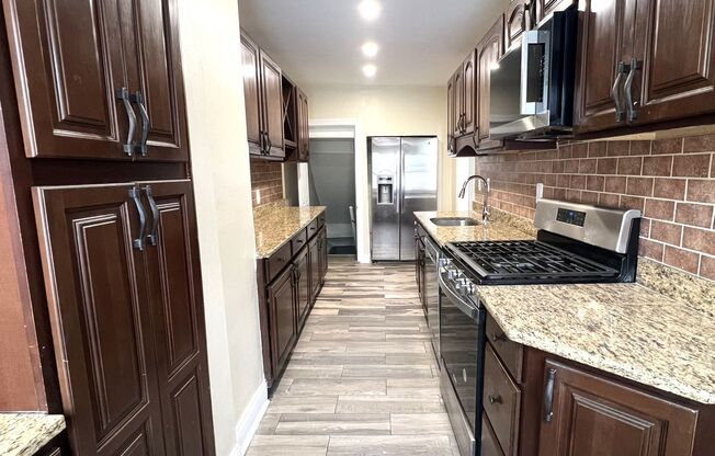 Gorgeous 4-Bedroom Twin Home in Upper Darby! Available NOW!