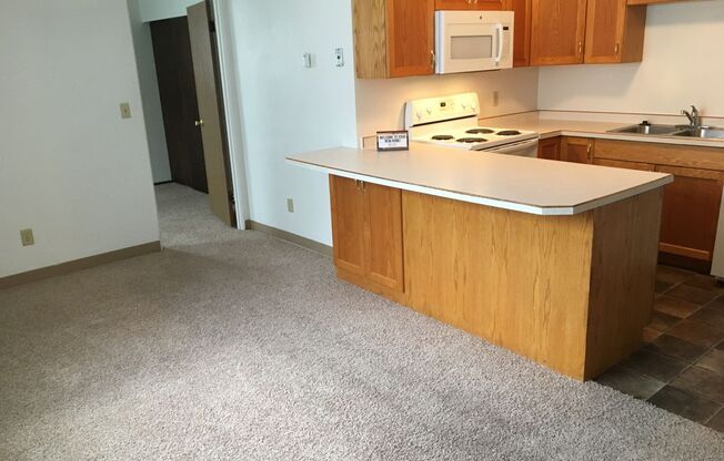 2 beds, 1 bath, 565 sqft, $750, Unit 04