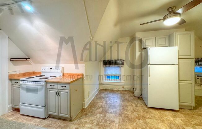 1 bed, 1 bath, 600 sqft, $1,100, Unit Apt 4