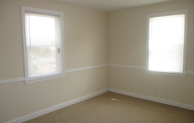 3BR/2BA End of Group Townhouse Near Morgan State University