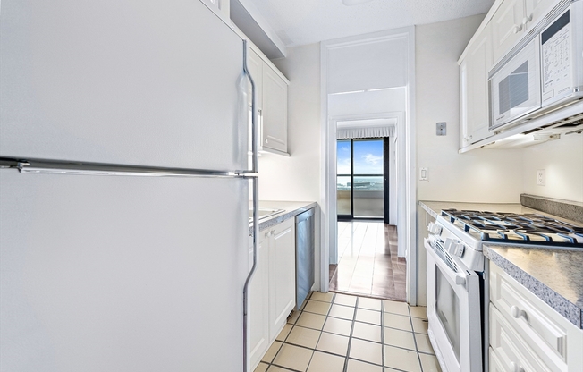 1 bed, 1.5 baths, 900 sqft, $3,250, Unit 36C