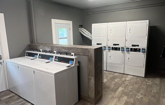 2 beds, 1.5 baths, 800 sqft, $1,450, Unit 215