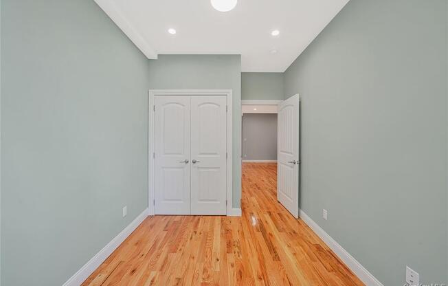 197 E 55 ST