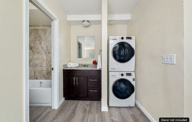 1 bed, 1 bath, 900 sqft, $2,100, Unit 7025-7B