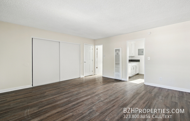 8924 VAN NUYS BLVD