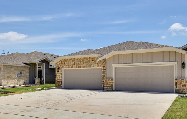 AVAILABLE NOW! GORGEOUS 4 BEDROOM DUPLEX LOCATED IN MIDLOTHIAN ISD!