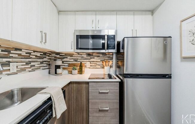 2 beds, 2 baths, 933 sqft, $1,685, Unit C-133