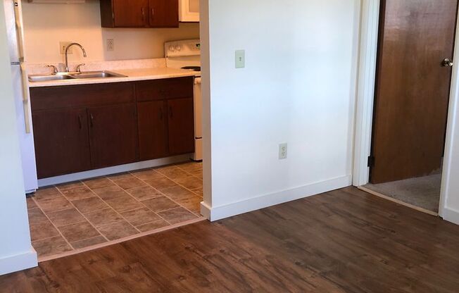 1 bed, 1 bath, 400 sqft, $975, Unit 010