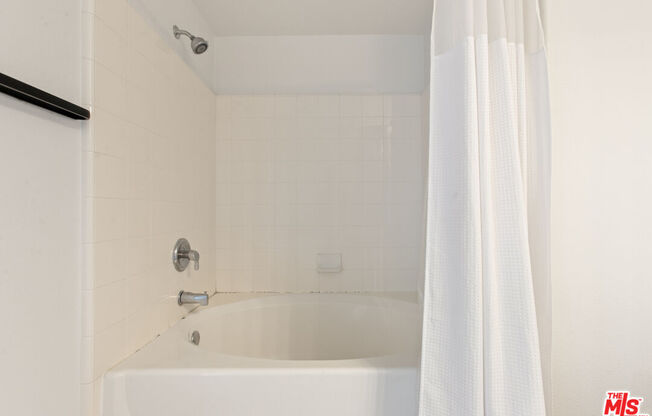 2 beds, 1.8 baths, 1,240 sqft, $3,700, Unit 240