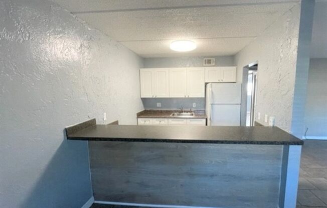 2 Bedroom 1 Bath condo w/ open floor plan $1150.00-in Daytona Beach FL