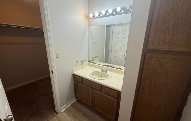 2 beds, 2 baths, $1,150, Unit H-4