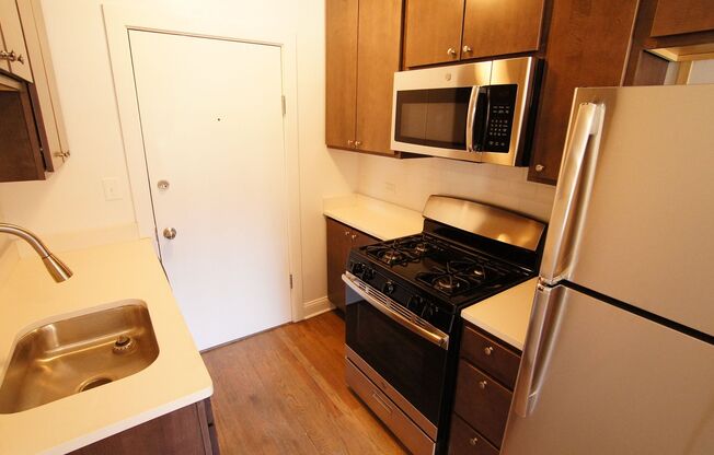 1 bed, 1 bath, 601 sqft, $1,950, Unit 2645-3W
