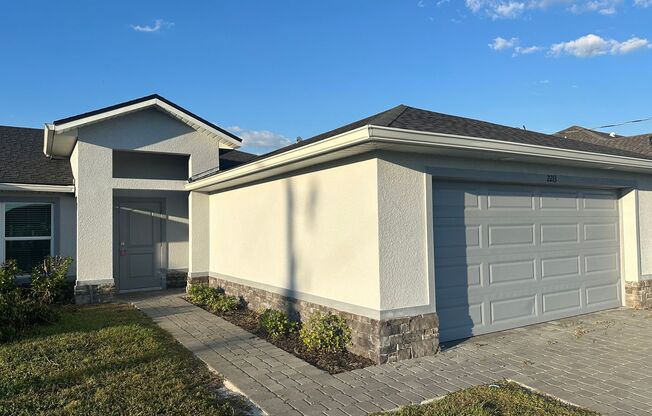 Available Now- 4 Bedroom 2 Bathroom NW Cape Coral Home