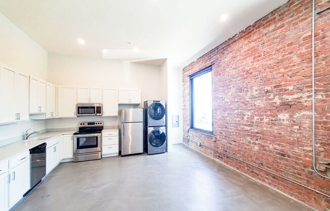 1 bed, 1 bath, 680 sqft, $1,195, Unit B413