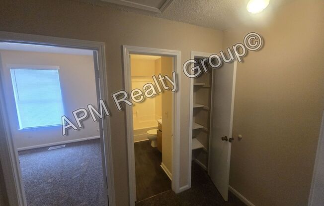 2 beds, 1.5 baths, $895