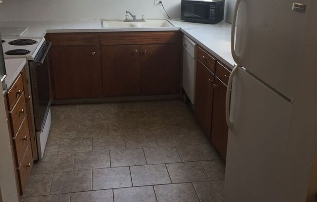 1 bed, 1 bath, 650 sqft, $900, Unit 100
