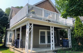 1045-1047 Alpine NW