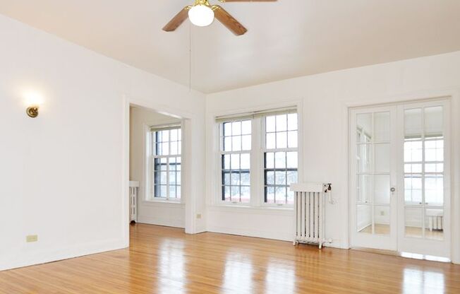 2 beds, 1 bath, 816 sqft, $1,320, Unit 24 - 215