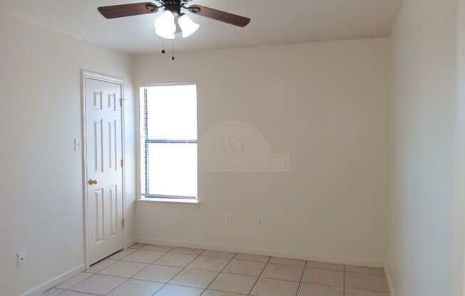 3 beds, 2 baths, $1,250, Unit 1302 Nicholas Cir Unit B