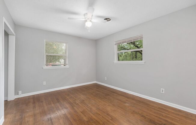 Cute 3 Bed, 2 Bath Home in a Quiet Neighborhood for Fall 2025 Move In!