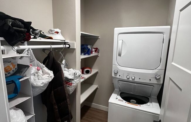 Studio, 1 bath, 545 sqft, $1,195, Unit 880-114