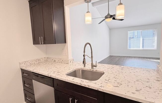 2 beds, 1.5 baths, 950 sqft, $2,350, Unit 315