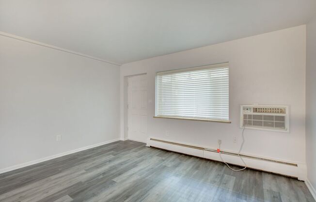 Studio, 1 bath, 380 sqft, $1,125, Unit Unit 5