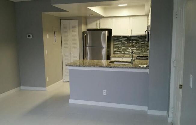 ONE BEDROOM ONE BATHROOM!  WATERFRONT COMMUNITY!